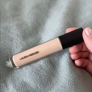 Laura Mercier concealer 1W